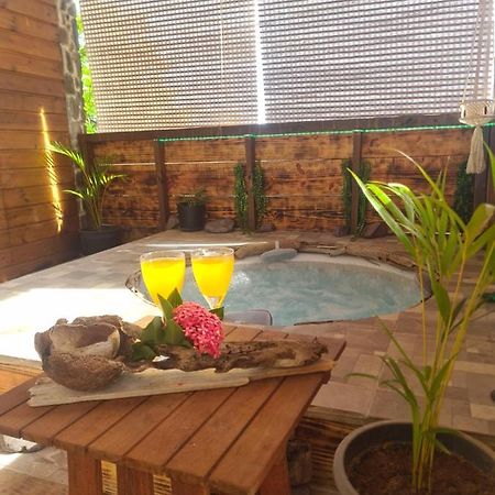Kami Lodge F3 Jacuzzi Riviere-Salee Екстериор снимка